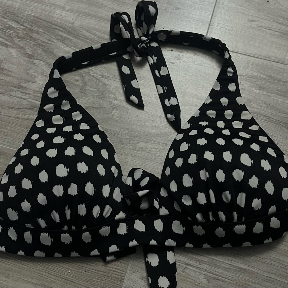 VICTORIA’S SECRET VS black with white dots bikini top M